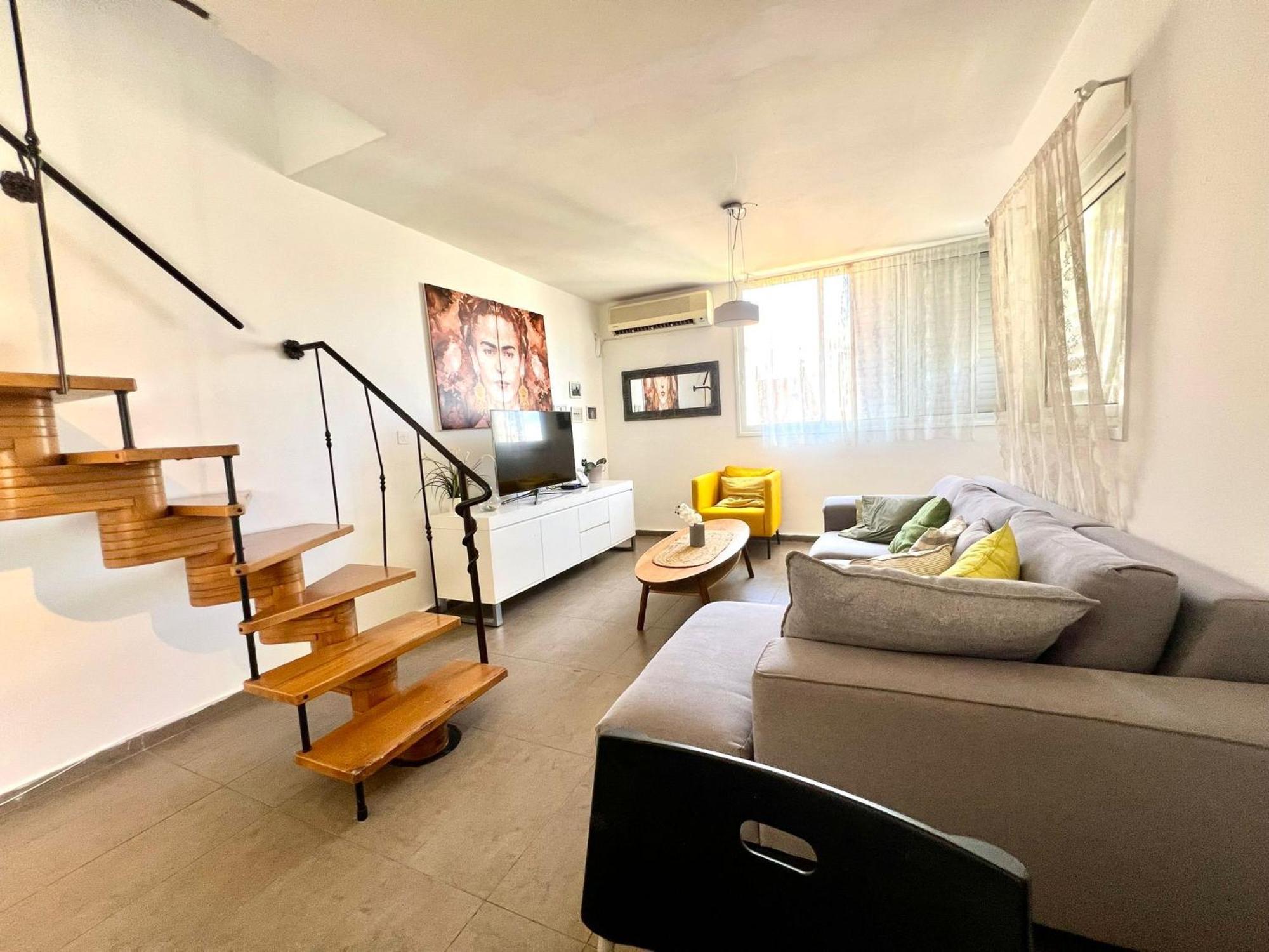 Beautiful 2 Bedrooms With Balcony *