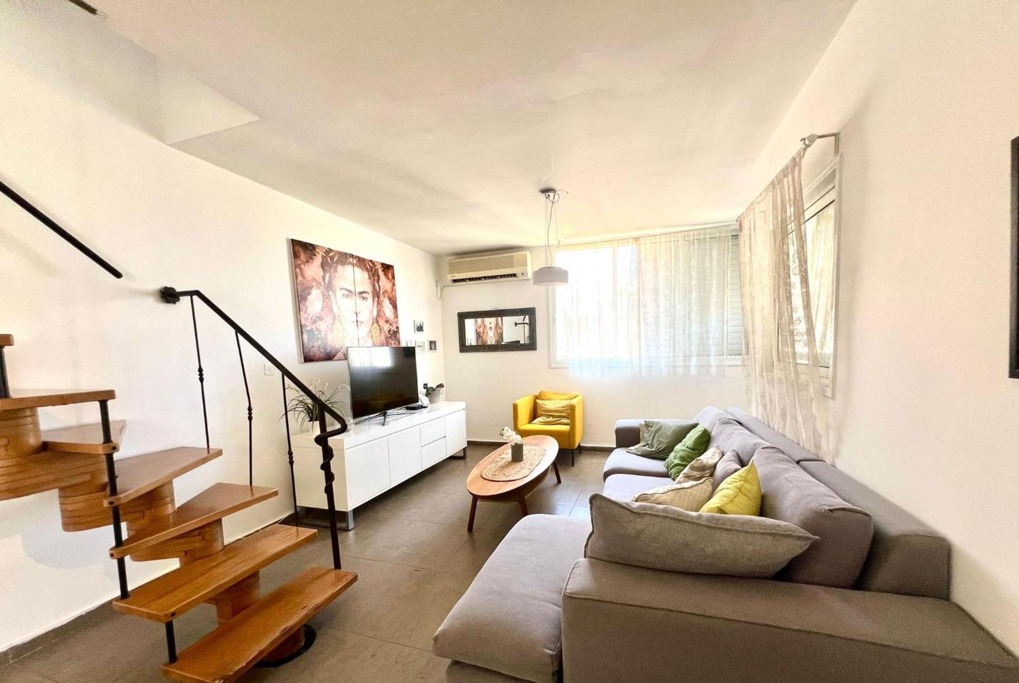 Beautiful 2 Bedrooms With Balcony * Tel Aviv